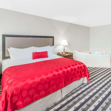 Ramada By Wyndham Springfield North Hotel Exterior photo